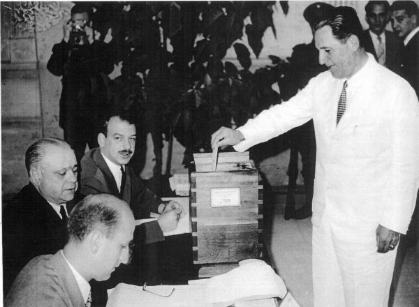 F-00242 En las elecciones del 24 de febrero de 1946, Perón triunfó con el 52% de los votos